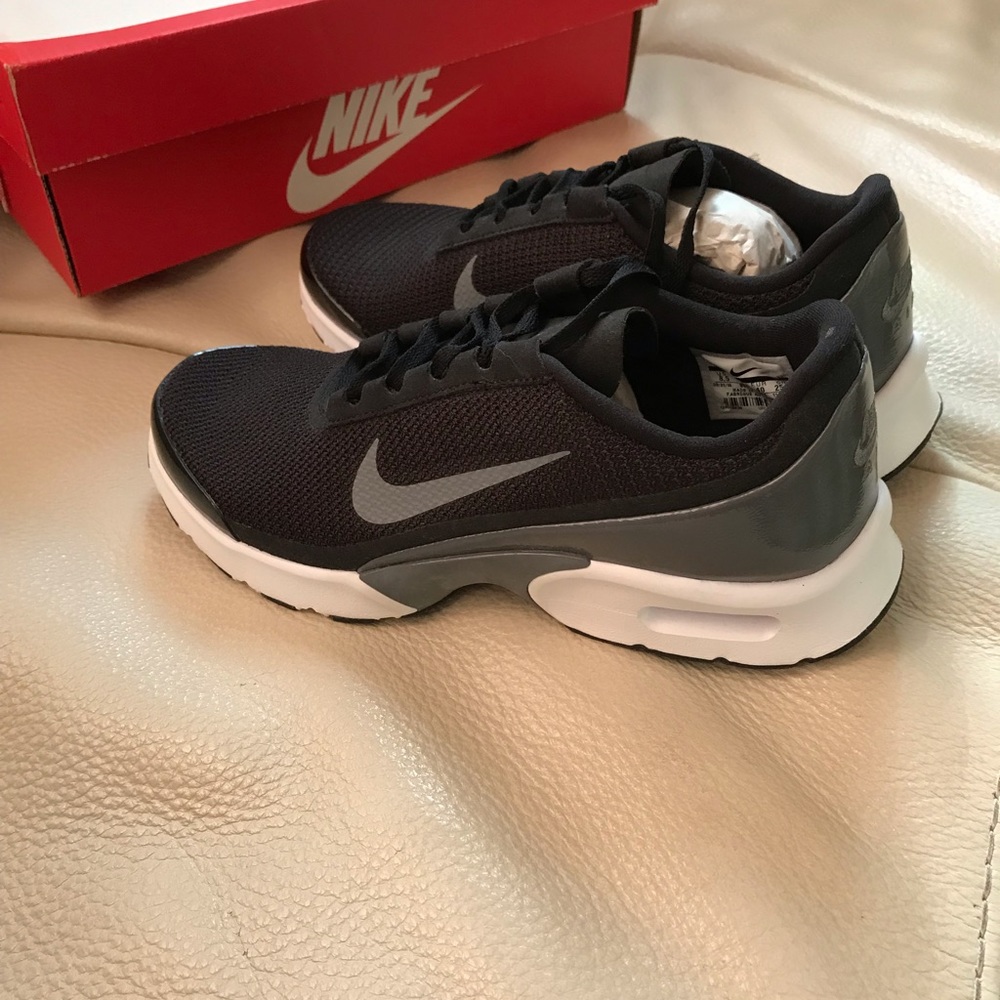 Nike Air Max Jewell sneakers - Picture 2 of 5